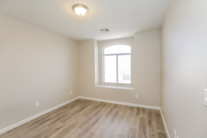 Building Photo - 763 E Whitten St