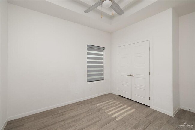 Building Photo - 308 W Campeche Ave