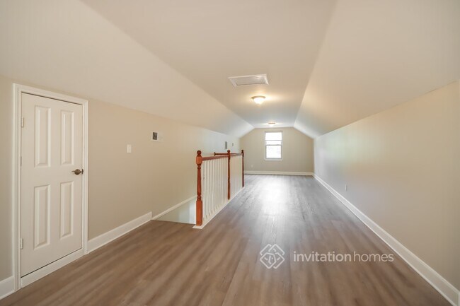 Building Photo - 321 Springwood Dr