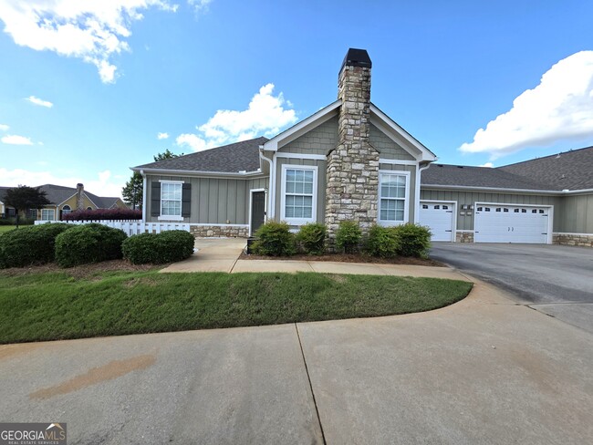 Building Photo - 412 Nandina Ct