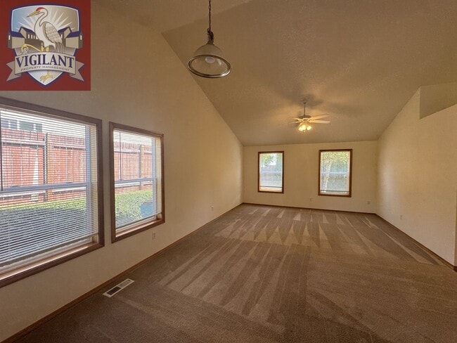 Building Photo - 1614 N Falcon Dr