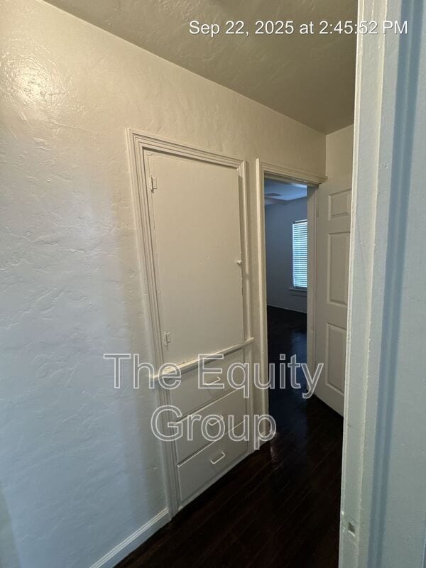 Building Photo - 1006 N Conyer St