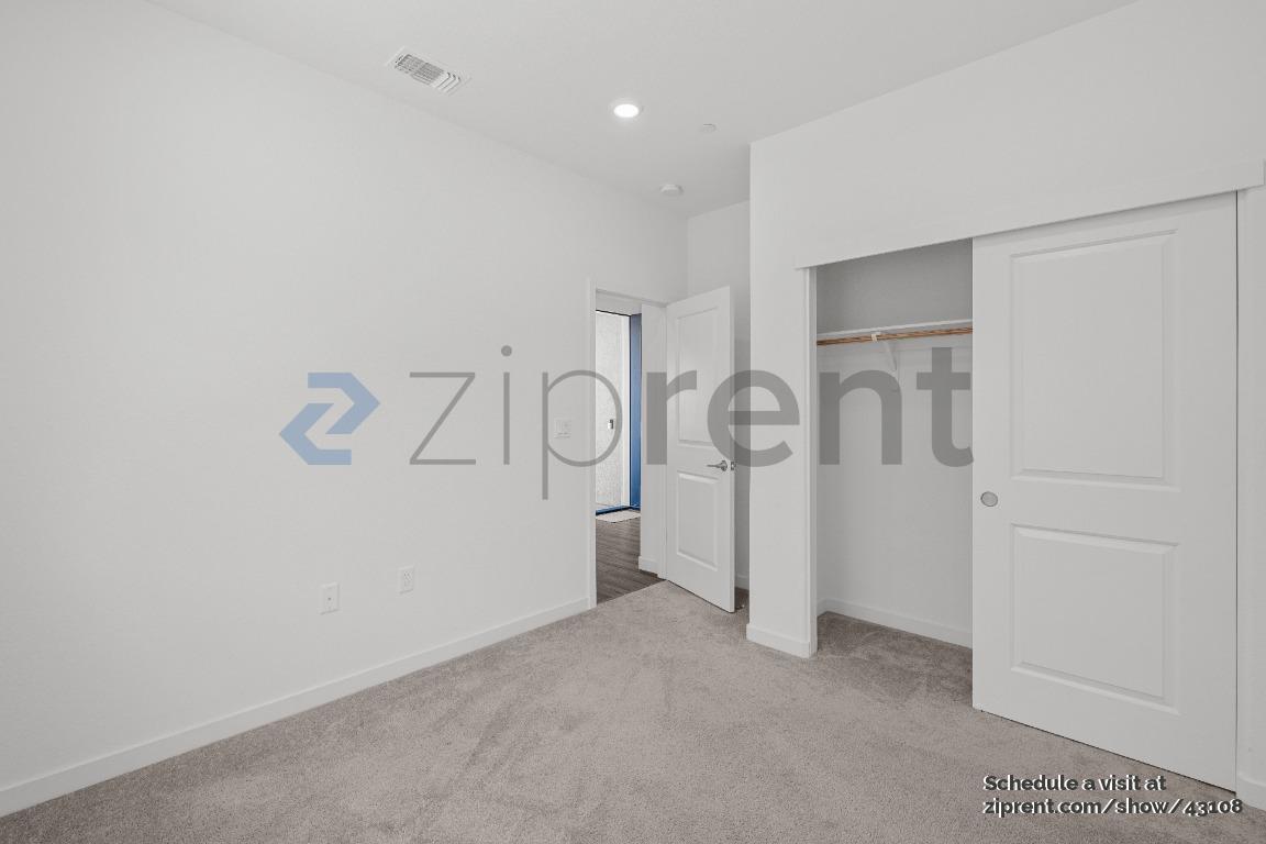 Building Photo - 1074 Osprey Dr