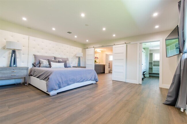 Building Photo - 2275 SW 44th St