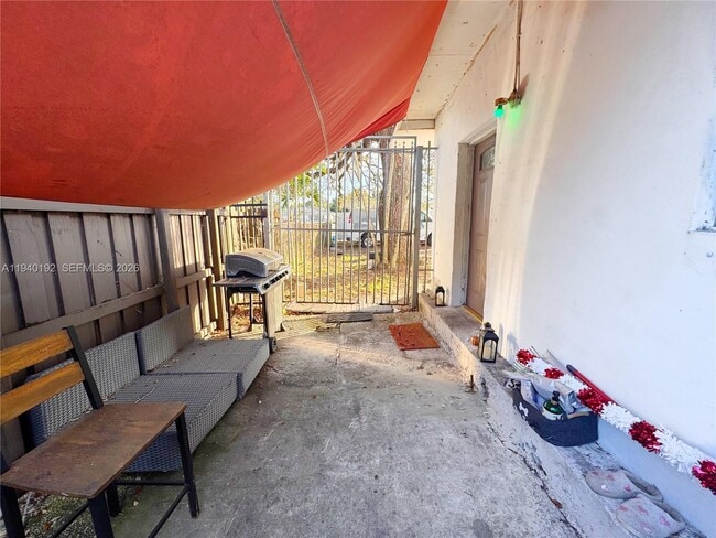 Building Photo - 195 NW 135th St