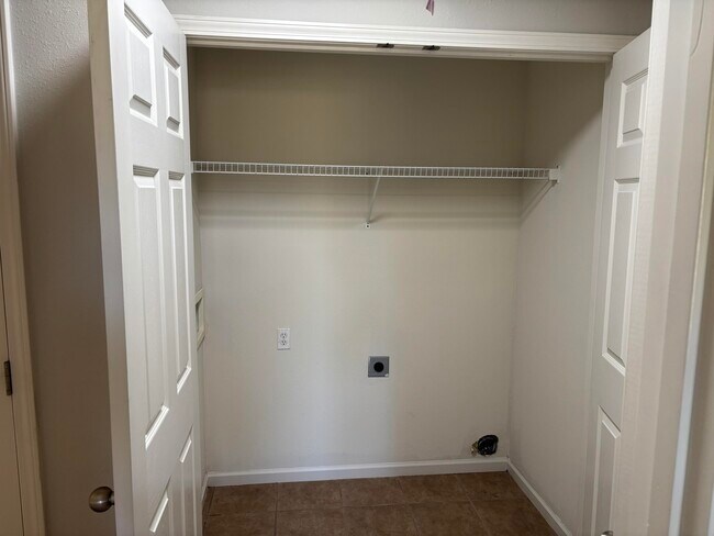 Building Photo - 4012 Snowy Owl Dr