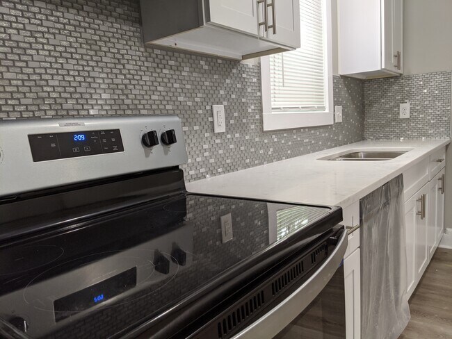 Building Photo - 2861 Forrest Hills Dr SW