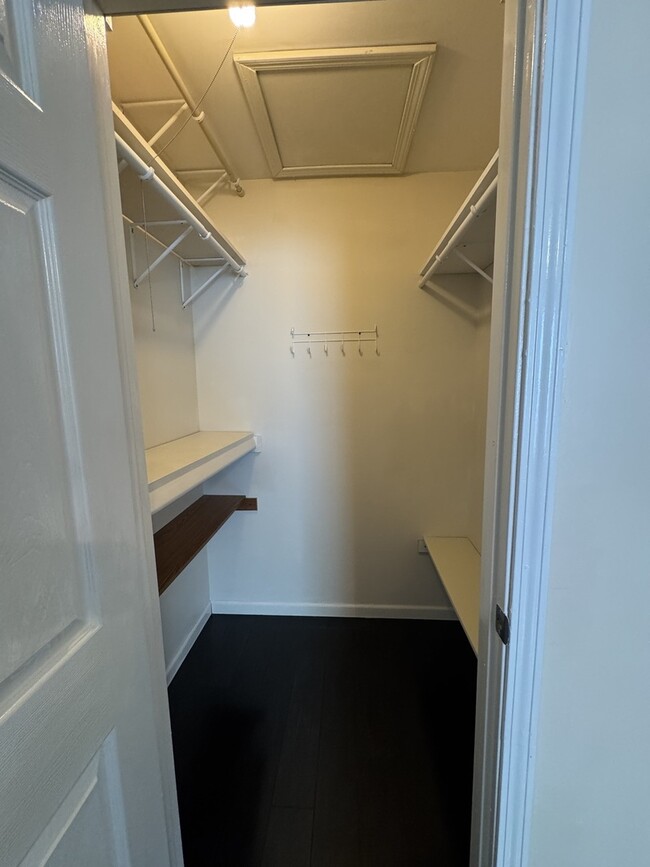 Building Photo - 485 Sidney Ave