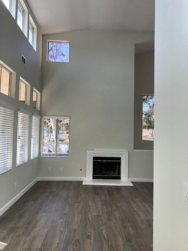 Building Photo - PICTURE PERFECT 2 BR/2 BATH PLUS LOFT END UNIT CONDO WITH DIRECT ACCESS 2 CAR GARAGE