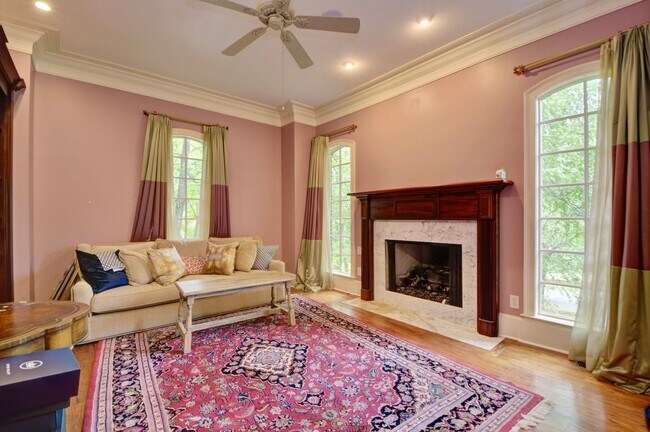 Building Photo - Executive Golf Course Rental in Moores Mil...