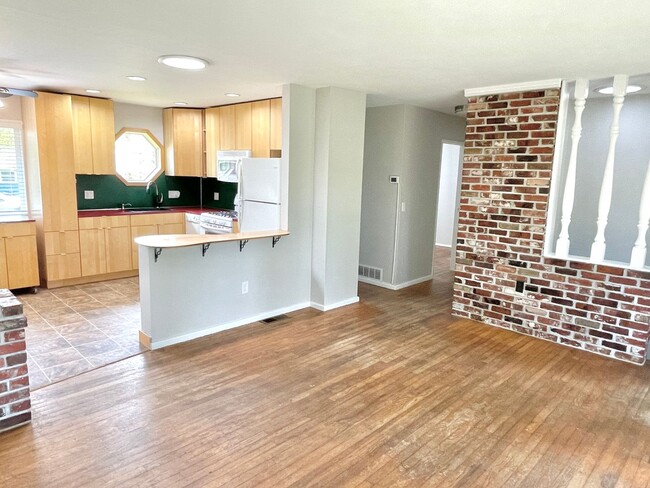 Building Photo - Parkrose Heights neighborhood, 3 bedroom, ...
