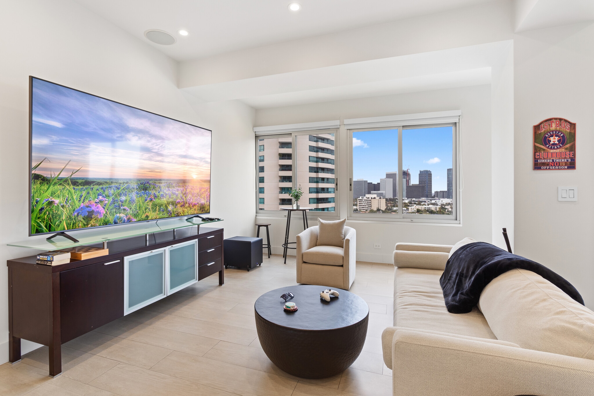 Building Photo - 10501 Wilshire Blvd