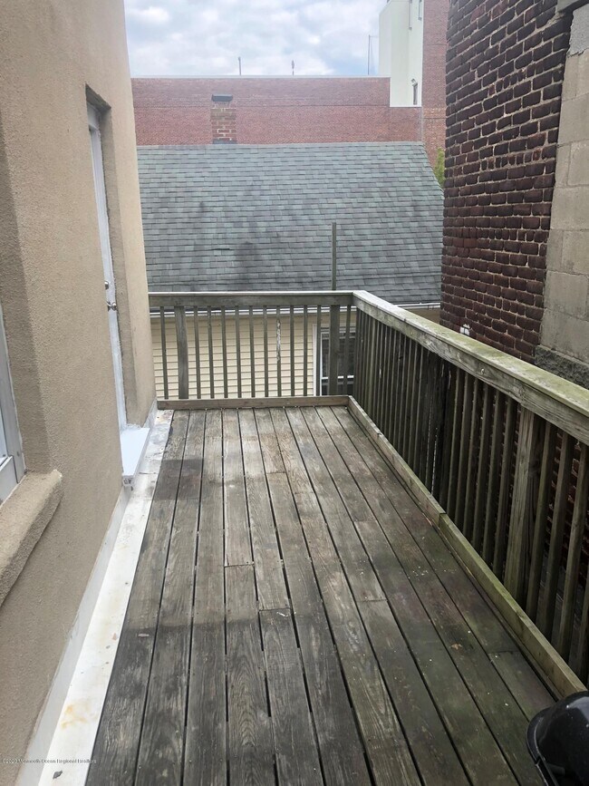 Building Photo - 516 Summerfield Ave