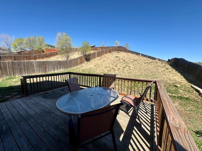 Building Photo - 3 Bedroom Home Close to Military Installations