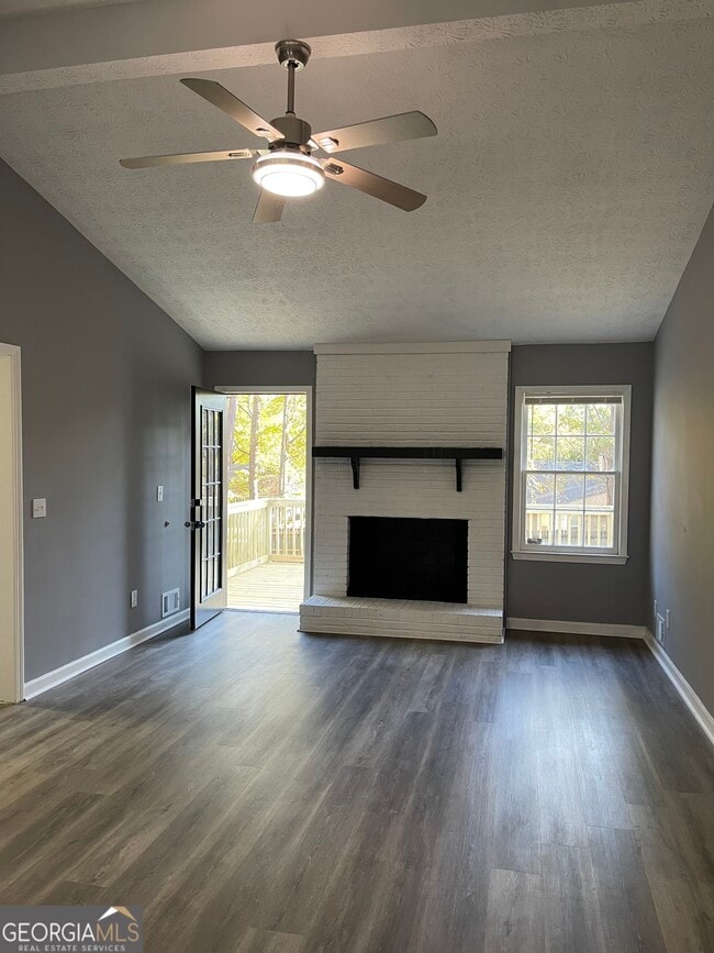 Building Photo - 505 Ironwood Ct SE