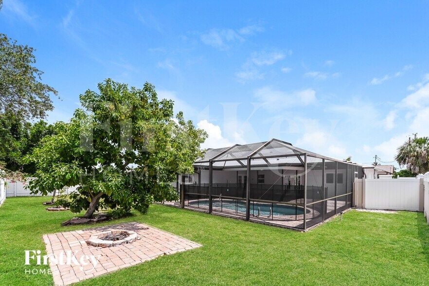 Building Photo - 528 SE 17th Ave