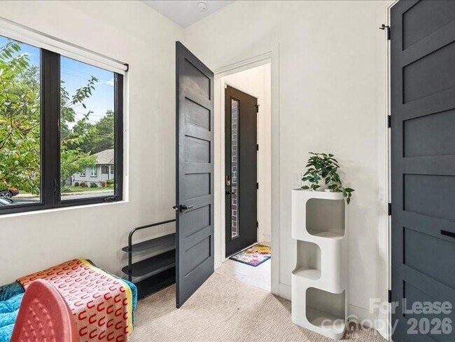 Building Photo - 815 E 36th St