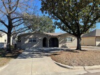 Building Photo - 3 BR/2BA | Single Family Home | Covered Patio | Additional Living room!