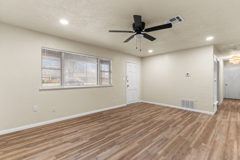 Building Photo - 316 S Barbara St