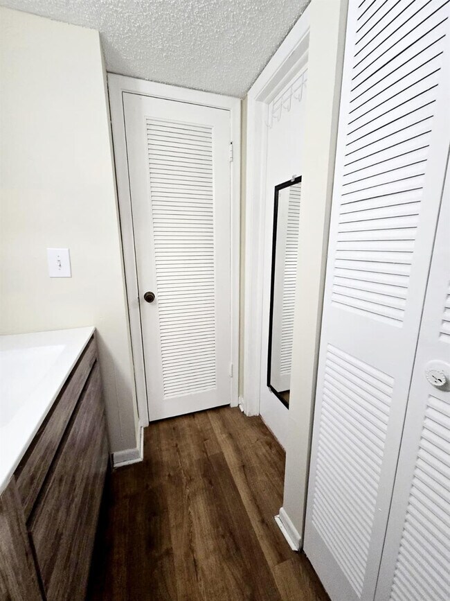 Building Photo - 4121 Stirling Rd