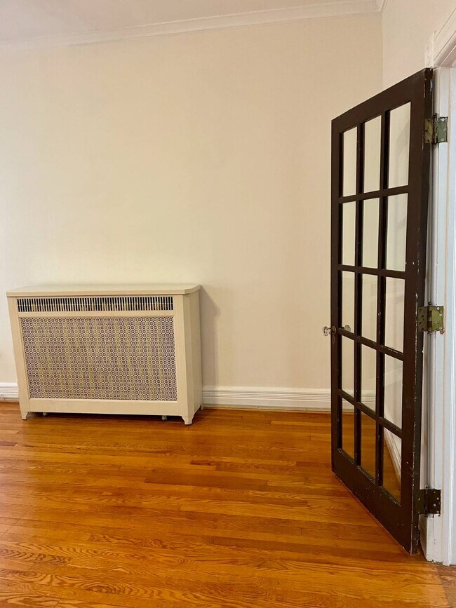 Building Photo - 268 Guy Park Ave