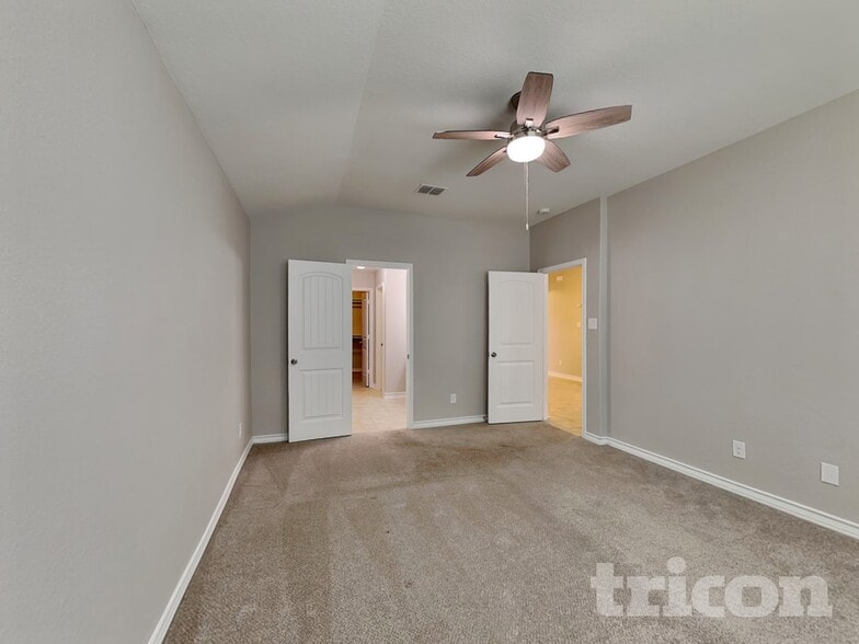 Building Photo - 1635 Tree Run