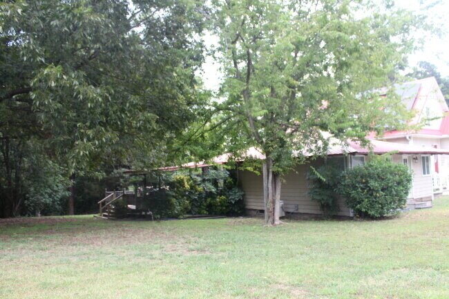 Building Photo - 1725 Cuscowilla Ln