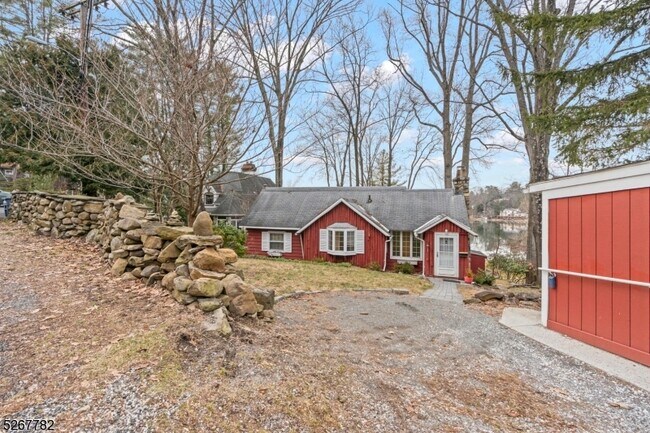 Building Photo - 13 S Shore Trail