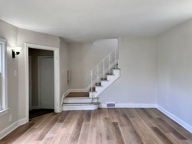 Building Photo - LARGE WESTSIDE FULLY REHABBED HOME -  3 be...