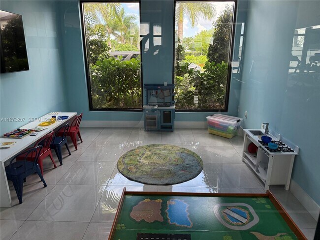 Building Photo - 607 NE 208th Terrace