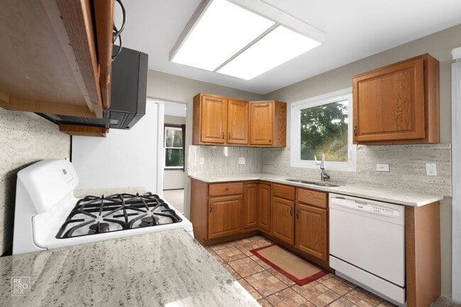 Building Photo - 1091 Colony Lake Dr