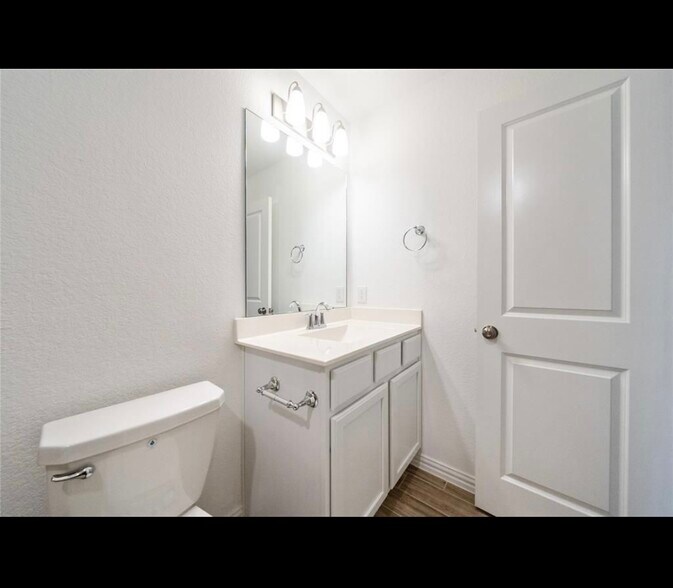 Building Photo - 3019 Stonebriar Ct