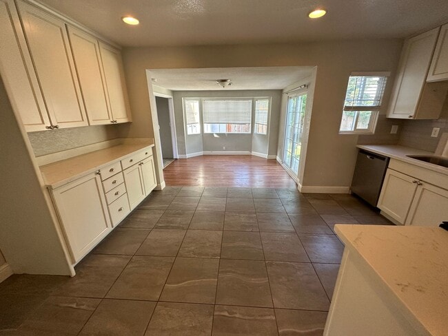 Building Photo - 204 Emerson Ave