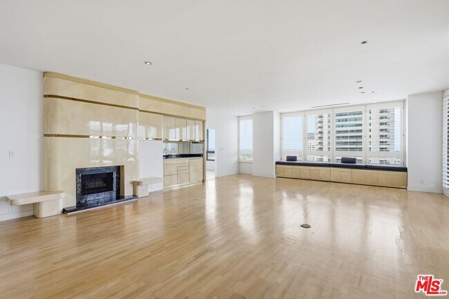 Building Photo - 10430 Wilshire Blvd