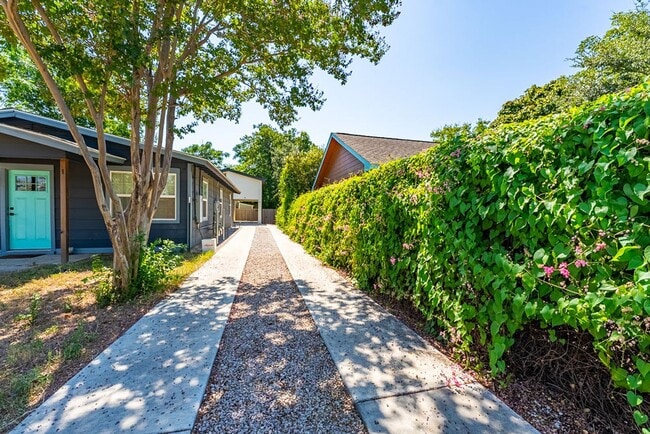 Building Photo - Discover Your Dream Home: Elegance, Comfort, and Modern Living All in One Stunning Package!