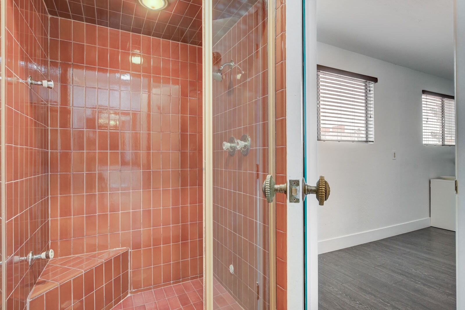 Building Photo - 945 Vegas Valley Dr