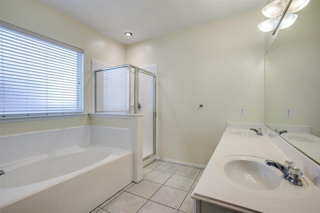 Building Photo - 9907 Valance Way