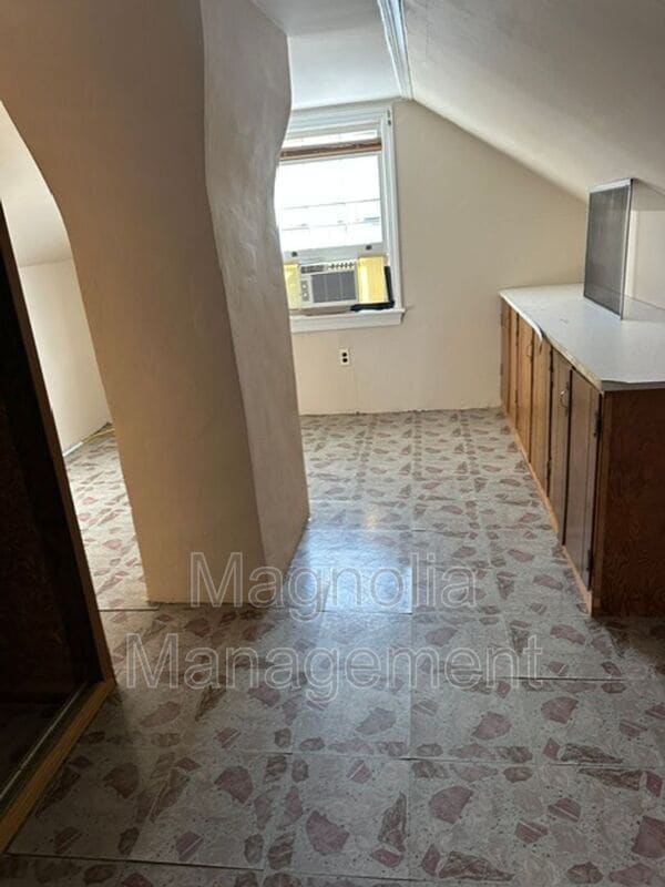 Building Photo - 329 Southall St