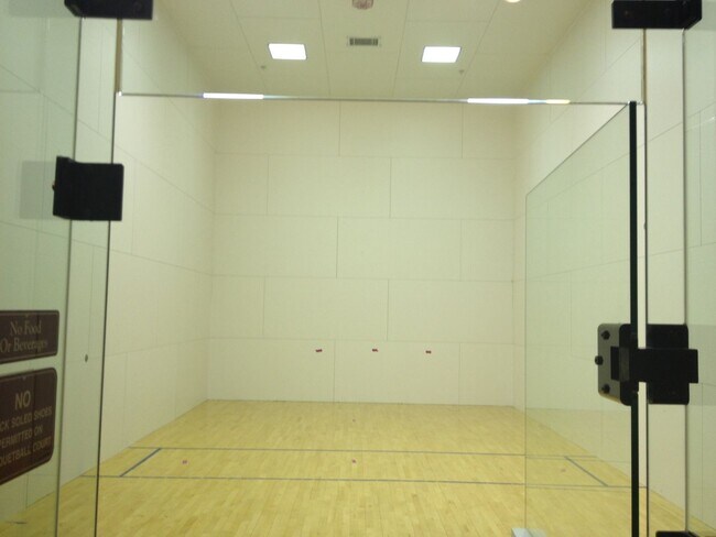 Building Photo - TUSCANY GUARD GATED COMMUNITY. LOTS OF UPGRADES AND HOA AMENITIES