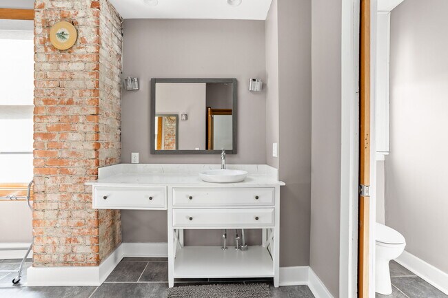 Building Photo - 319 E 13th St