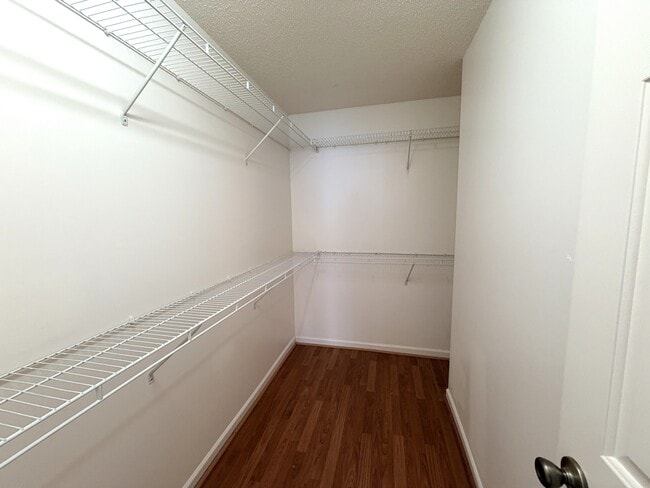 Building Photo - 5106 Bartholomew's Ln