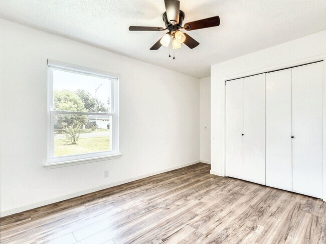 Building Photo - Charming 4BR / 2BA Home Featuring Fireplace, White Cabinets & Big Tree