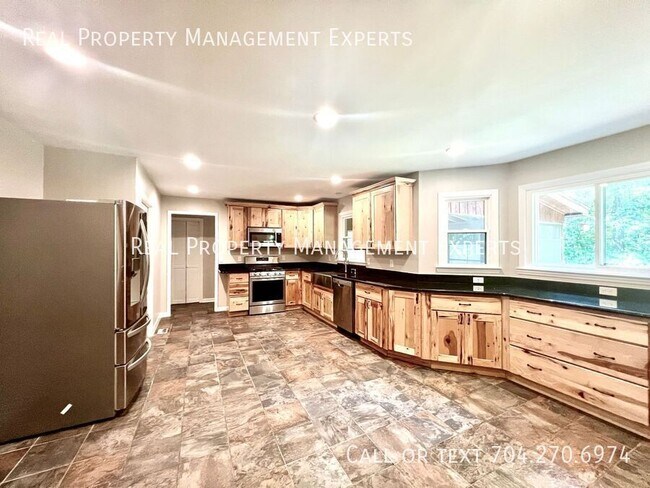 Building Photo - 9024 Highland Creek Pkwy