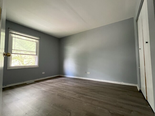 Building Photo - 345 Ozark Dr