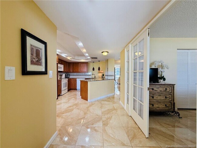 Building Photo - 9500 S Ocean Dr