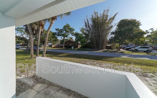 Building Photo - 2139 Couver Dr