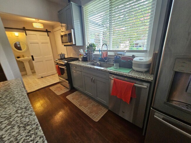 Building Photo - 3000 Peronne Ave