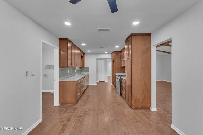 Building Photo - 7112 Ramada Dr