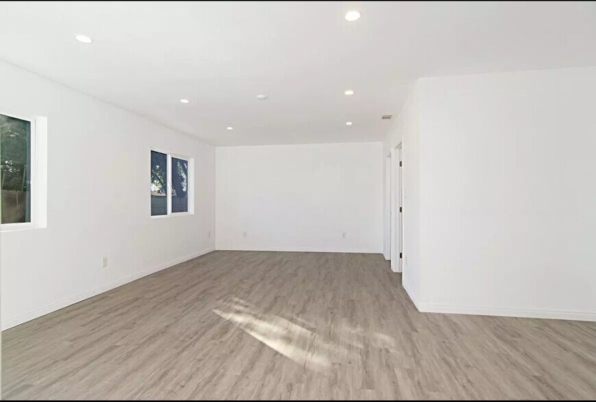 Building Photo - 8069 Darryl St