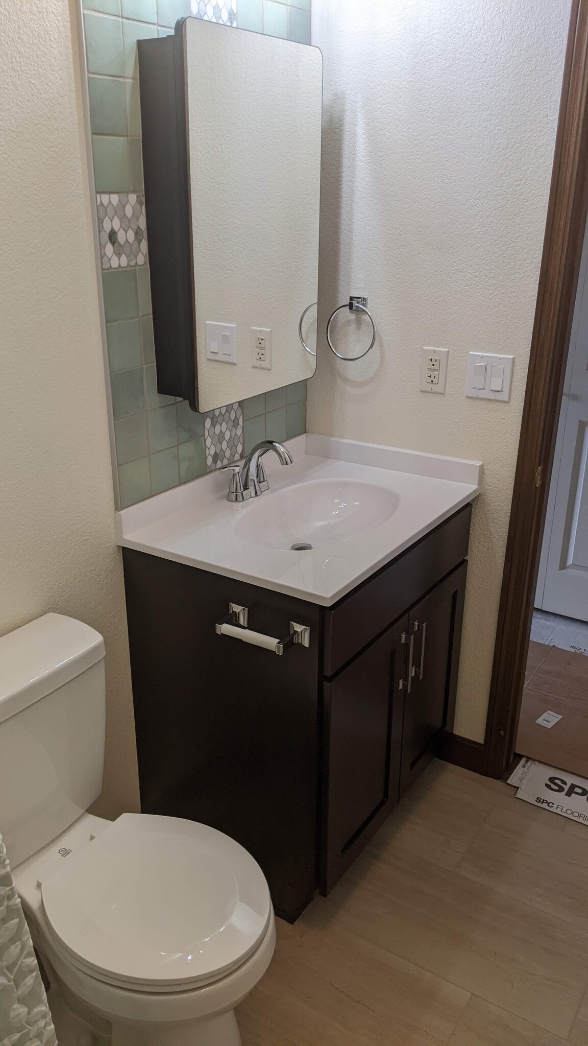 Second bathroom - 4245 Boardwalk Dr